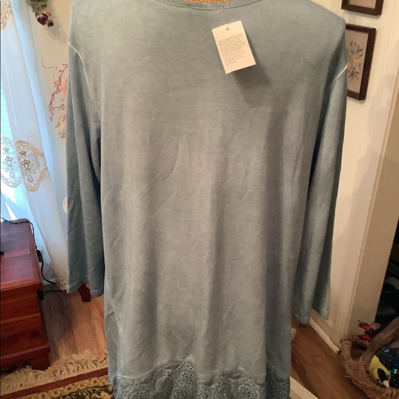 ChaCha Vente Tunic - Picture 2 of 4